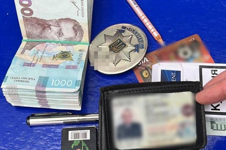 На Одещині правоохоронця викрили на хабарі
